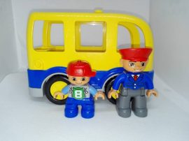 Lego Duplo Iskolabusz figurával 