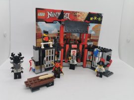 LEGO Ninjago - Szökés a Kriptárium börtönből (70591) (katalógussal)