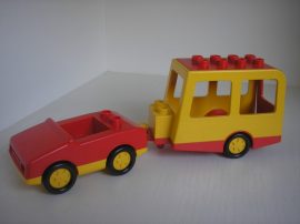 Lego Duplo lakóautó, lakókocsi (lakókocsi hátsó ajatja kicsit eláll)