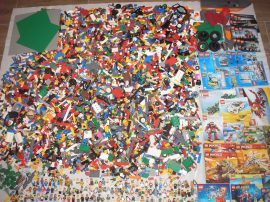 16,9 kg ÖMLESZTETT, VEGYES, KILÓS LEGO több, mint 140 db minifigurával, katalógusokkal, sok-sok kiegészítővel (City,Ninjago,Creator,Technic,Atlantis,Racers,Spongebob)