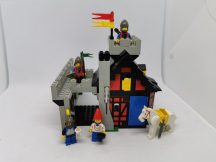   Lego Castle - Guarded Inn 6067 ( 1 db sisak dísz, zászlóról a matrica hiányzik) EXTRA RITKA