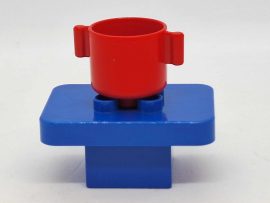 Unico asztal edénnyel