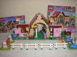 Lego Friends - Heartlake-i istállók 3189 (katalógussal)