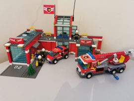 LEGO City - Tűzoltóállomás 7945 (katalógussal) Tűzoltóság