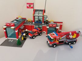 LEGO City - Tűzoltóállomás 7945 (katalógussal)