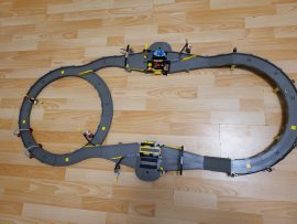 LEGO Racers - Multi-Challenge Race Track - Óriás versenypálya 8364 (eltérések színben, kicsi hiány) LEGO Racers - Multi-Challenge Race Track - Óriás versenypálya 8364 (eltérések színben, kicsi hiány)