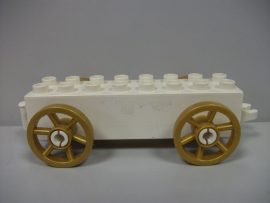 Lego Duplo hintó alj !