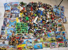   9 kg ömlesztett, vegyes, kilós lego csomag (Creator, Star wars, City) több mint 80 db figurával, katalógusokkal