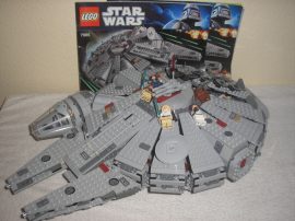 Lego Star Wars - Millenium Falcon (7965) katalógussal D.