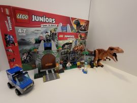 LEGO Juniors - T. rex kitörés 10758 (doboz+katalógus)