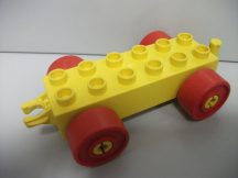  Lego Duplo utánfutó alap kapcsos sárga-piros ( belül kicsi repedés, kerekei kopottak)