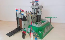 2. Lego Castle Vár - Király hegyi erődje 6081 (NAGYON RITKA) (fekete papagáj helyett szürke van, egy pajzs hiányzik) D. 2. Lego Castle Vár - Király hegyi erődje 6081 (NAGYON RITKA) (fekete papagáj helyett szürke van, egy pajzs hiányzik) D.