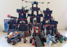   Lego Knights Kingdom II - Vár, Vladek sötét erődje 8877 (kicsi eltérés, hiány)