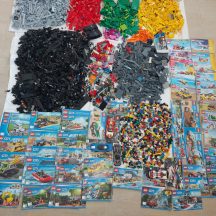   16,75 kg ÖMLESZTETT, VEGYES, KILÓS LEGO több, mint 100 db minifigurával, katalógusokkal, sok-sok kiegészítővel (főként City,Creator)