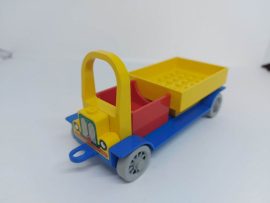 Lego Fabuland Autó (kocsi alap kampó részén kicsi repedés)
