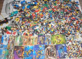 10,5 kg ÖMLESZTETT, VEGYES, KILÓS LEGO több, mint 70 db figurával, katalógusokkal (Technic, System...) 10,5 kg ÖMLESZTETT, VEGYES, KILÓS LEGO több, mint 70 db figurával, katalógusokkal (Technic, System...)